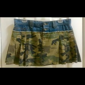 Camo mini skirt